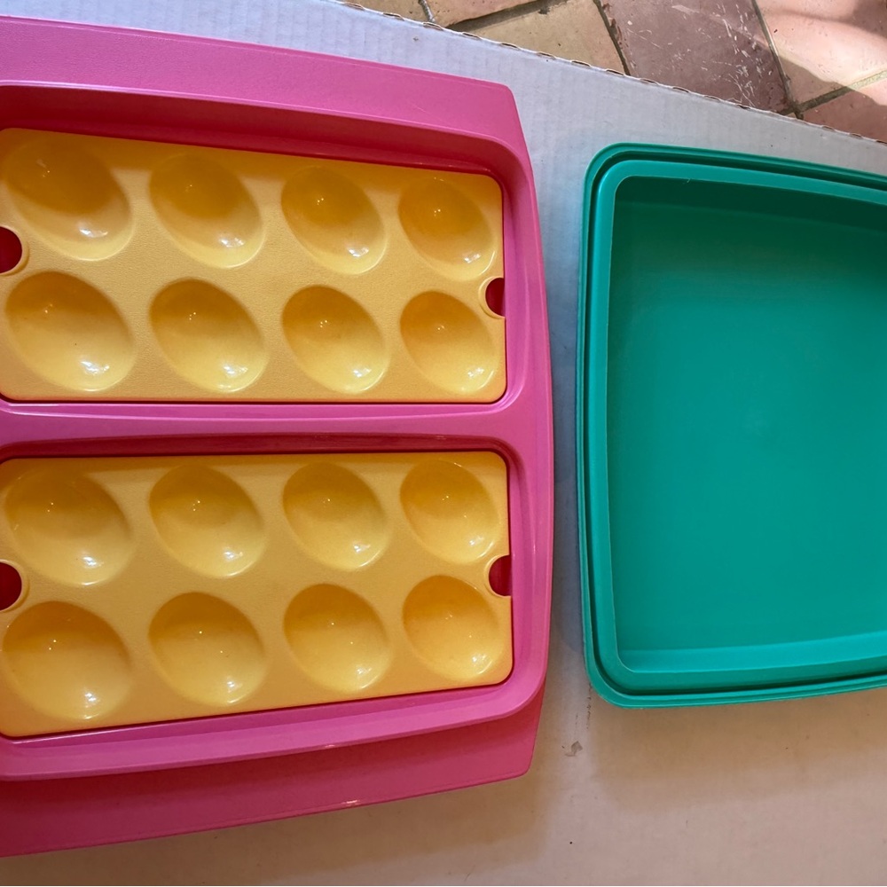 Tupperware deviled eggs - Picture 4 of 5